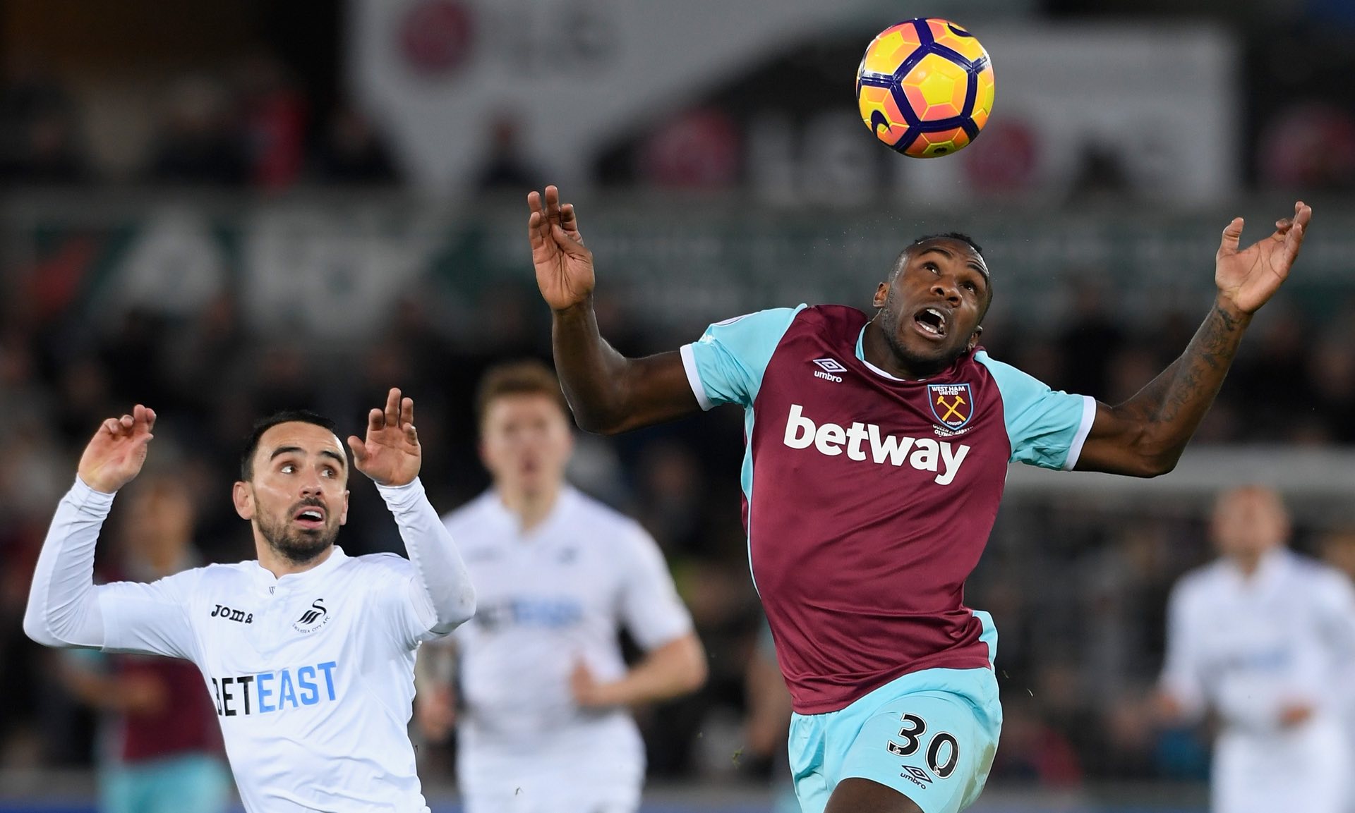 18岁张子宇：非常喜欢抓娃娃 见到娃娃机就会开心