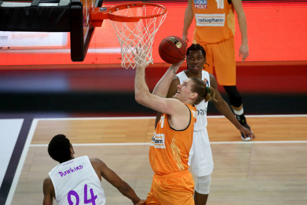 以速度和射 以速度和射