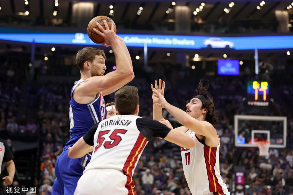 而约基奇在 而约基奇在